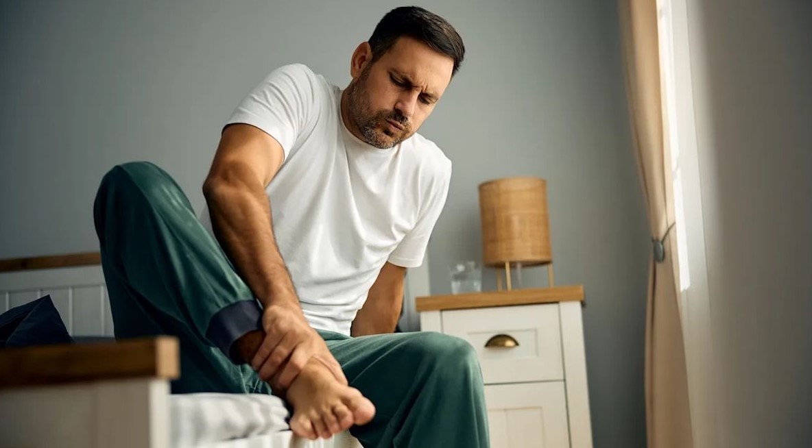 Судороги в ногах ночью: почему возникают и как предотвратить проблему Судороги в ногах ночью: почему возникают и как предотвратить проблему